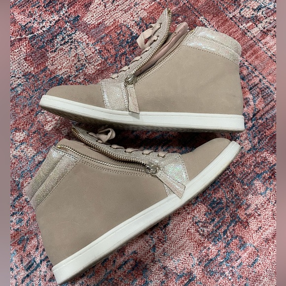 GB Girl size 5M high top sneaker with floral embroidery - Picture 9 of 9